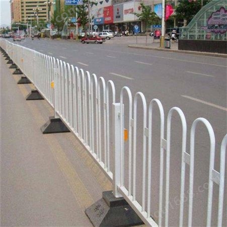 新郑机非道路隔离栏 城市隔离围栏 定制市政道路钢护栏