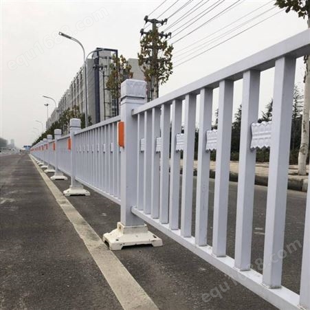 商丘道路护栏厂交通安全隔离栏杆市政防护铁护栏