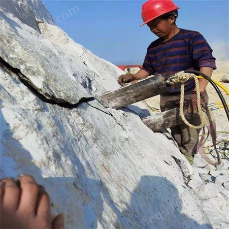 挖孔桩石头分裂机器愚公斧  碰到岩石开采设备  修路遇岩石