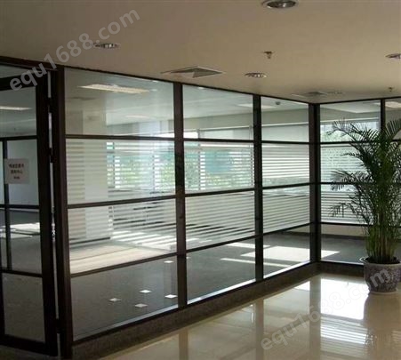 易昀成品铝合金玻璃隔间墙模块化可快速供应到施工现场